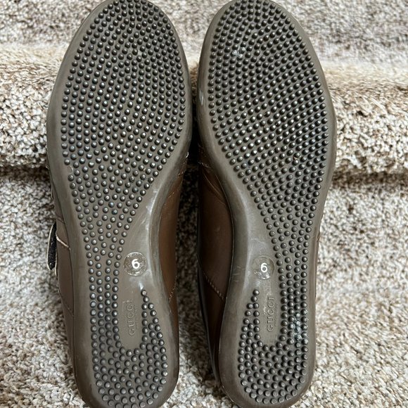 Gucci Women's Brown Leather Snap Strap Shoes . - Picture 14 of 16